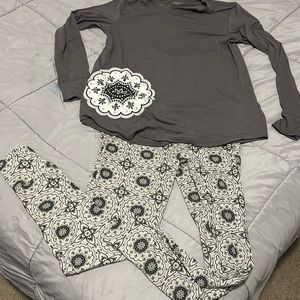 Supper soft pajamas. Size small. Like new condition
